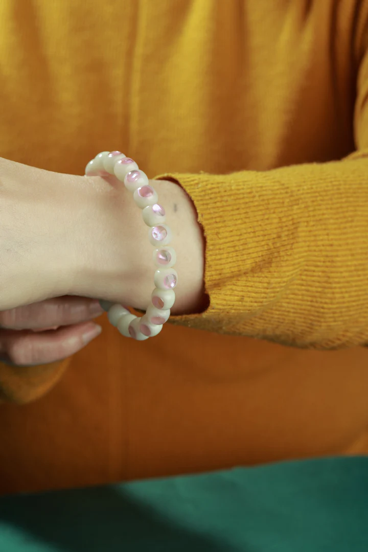 Blush fidget bracelet - Image 3