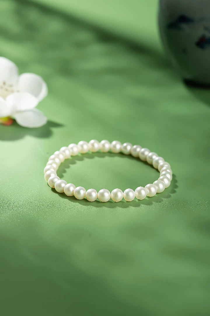 Shiroi 白依 Pearl Bracelet - Image 5